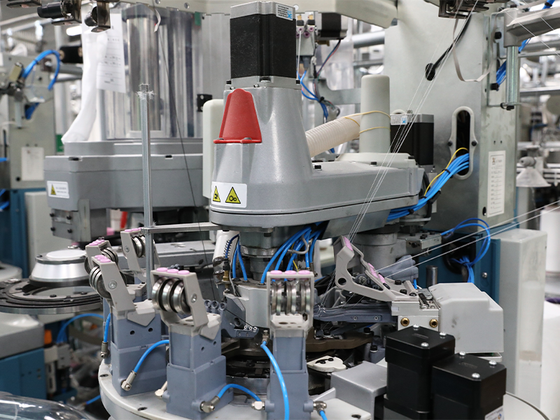 Macchine per maglieria integrate multifunzionali per la tomaia automatica