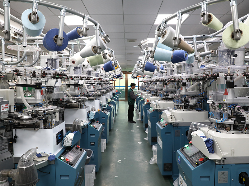 Officina multifunzionale integrata per macchine da maglieria