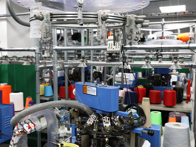 Officina regolare di macchine per maglieria a punta aperta
