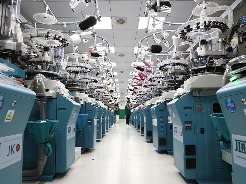 Officina multifunzionale integrata per macchine da maglieria