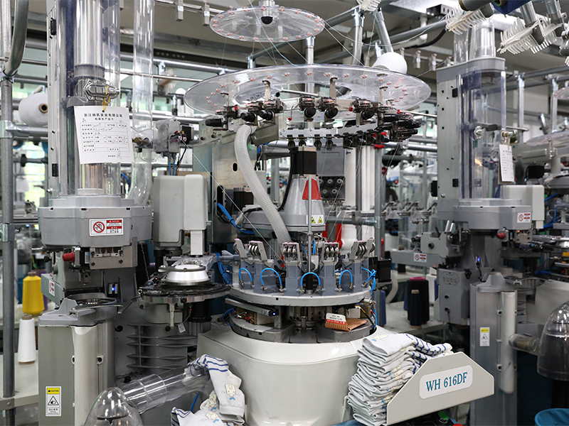 Macchine per maglieria integrate multifunzionali per la tomaia automatica
