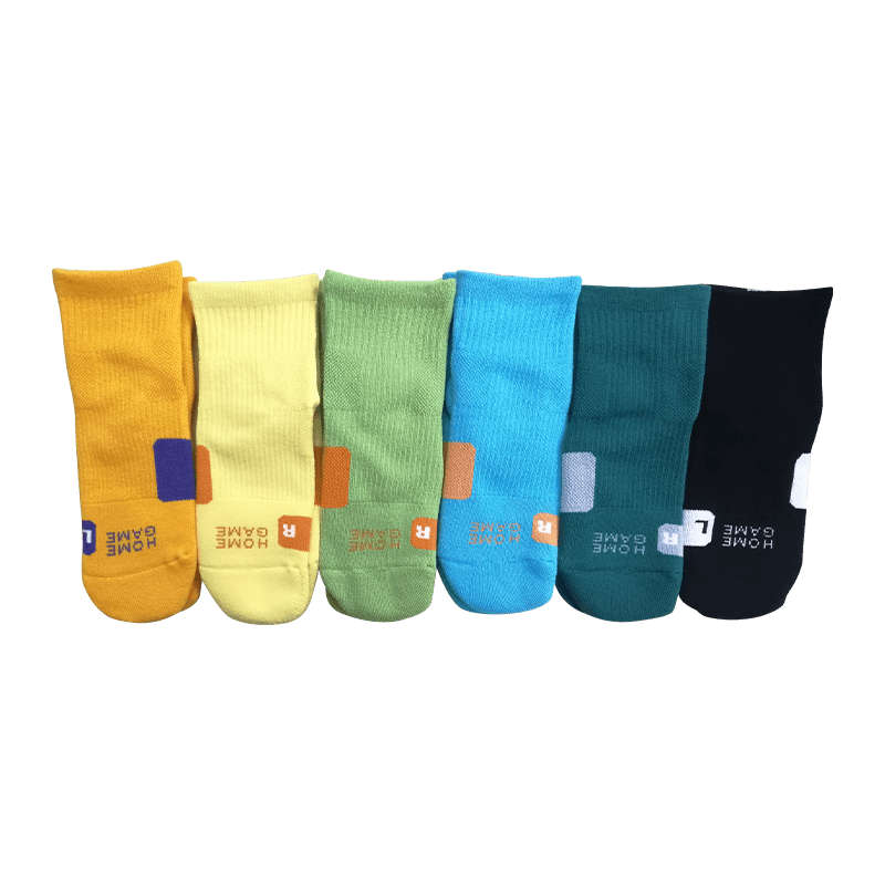 jacquard di spugna selezionato casualmente di fascia alta che distingue i calzini sportivi da basket del piede sinistro e destro